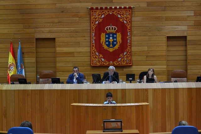 O Parlamento de Galicia acolleu unha sesión plenaria infantil de Aldeas Infantiles 